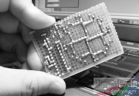 《用單片機(jī)制作的廚房定時器》相關(guān)圖片 用單片機(jī)制作的廚房定時器